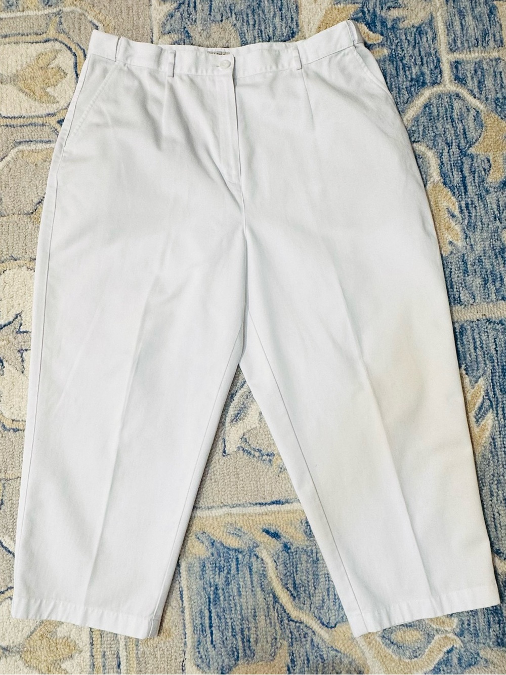 L.L.Bean White Capri Pants 18R Pleated Twill 100% Cotton Hi Rise Tapered Classic
